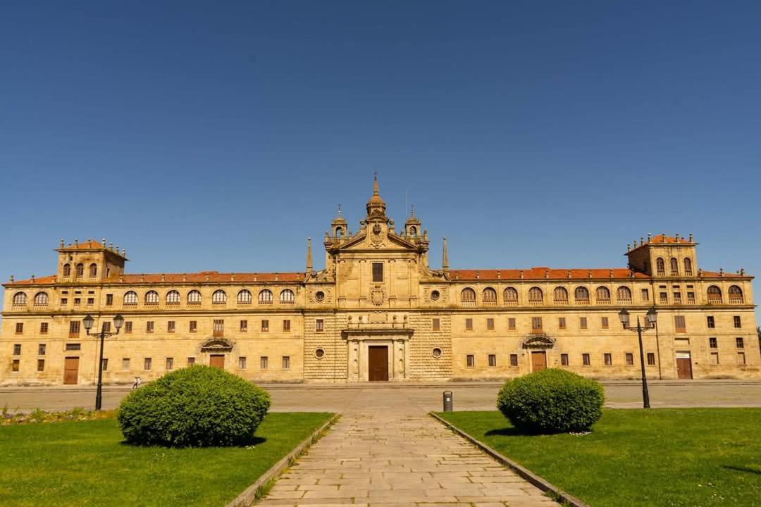 Alojamiento Real Monforte De Lemos Exterior photo
